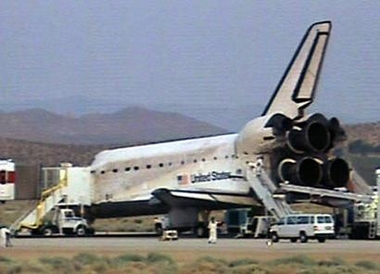 The shuttle Discovery sits on the runway after a successful re-entry and landing at 7:11am CDT, at Edwards Air Force base in California August 9, 2005.