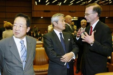 Head of the U.S. delegation at the International Atomic Energy Agency (IAEA), Ambassador Gegory Schulte talks to Yukio Takasu, head of the Japanese delegation, from right, as South Korea's Ambassador to Austria Chang-Beom Cho, left, looks on prior an emergency meeting on Iran of the IAEA's 35-nation board govenors on Thursday, Aug. 11, 2005 in Vienna's Internation Center. 