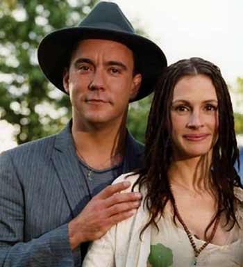 Singer and musician Dave Matthews (L) and actress Julia Roberts are pictured on the set of the 'dreamgirl' video shoot, the new single and music video from Dave Matthew's Band's album 'Stand Up' in this undated publicity photograph released August 12, 2005. Roberts appeared in the music video. 