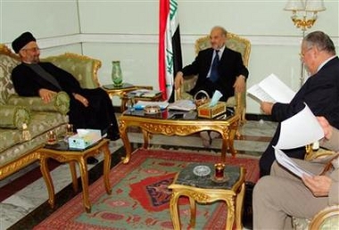 Iraqi Prime Minister Ibrahim Jaafari (C) discusses the new constitution with Iraqi President Jalal Talabani (R) and Shi'ite leader Abdul Aziz Al-Hakim at the prime minister's office in Baghdad August 14, 2005.