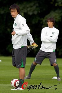 du wei trains in celtics with nakamura