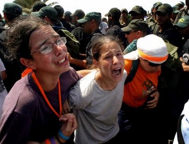 Jewish settlers cry during scuffles with soldiers and police in the Neve Dekalim settlement in the Gush Katif bloc of Jewish settlements in the southern Gaza Strip August 16, 2005. REUTERS