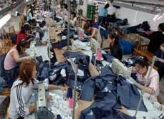 EU Trade Commissioner Peter Mandelson said Sunday he will present EU governments with proposals to unblock millions of dollars worth of Chinese textile imports held up at customs, the Associated Press reported.