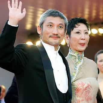 Chinese director Tsui Hark and his wife arrive at the Cinema Palace in Venice August 31, 2005. Hark is at the Venice film festival to present his latest movie 'Seven swords'. [Reuters]