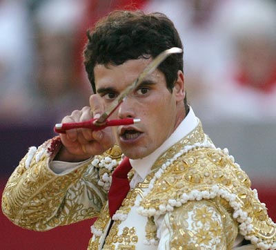 Spanish matador Miguel Abellan prepares to kill a bull with his sword during the 'Virgen del Puerto' bullfighting fair in Santona, northern Spain, September 8, 2005.