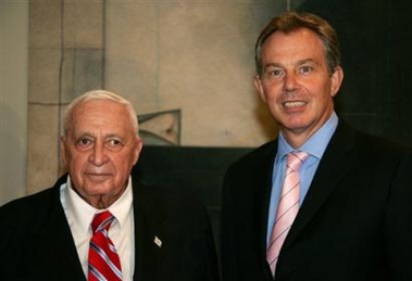 sraeli Prime Minister Ariel Sharon, left, and British Prime Minister Tony Blair meet at the United Nations, Thursday, Sept. 15, 2005. (AP