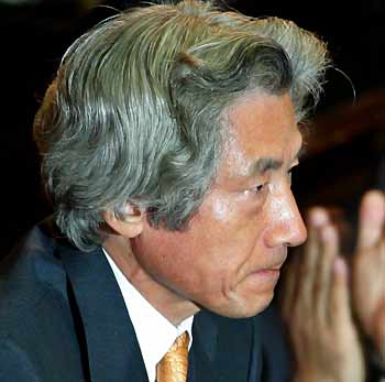 Japanese Prime Minister Junichiro Koizumi acknowledges applause from fellow parliamentarians upon being named prime minister at a special session of parliament in Tokyo September 21, 2005. The confirmation of Koizumi's re-election cleared the way for him to press on with a reform programme including privatisation of the postal system after his party's landslide election victory this month. [Reuters]