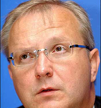 EU enlargement commissioner Olli Rehn, seen here on September 2, voiced optimism that talks can now start on time after the European Union finally agreed on a hotly-contested declaration on Turkey.(AFP/