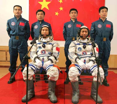 Shenzhou VI blasts off into sky