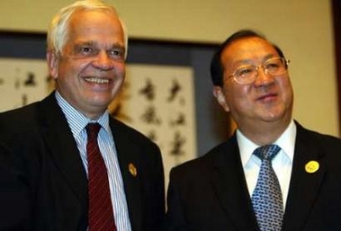 Chinese Finance Minister Jin Renqing (R) and Canadian Minister of National Revenue John McCallum smile during a bilateral meeting prior to the G-20 Finance Ministers and Central Bank Governors Meeting in Grand Epoch City in Xianghe of the Hebei province, about 100 km (62 miles) east of Beijing October 14, 2005.