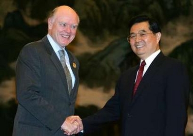 Chinese President Hu Jintao (R) shakes hands with U.S. Treasury Secretary John Snow during a meeting with leaders of the G20 Finance Minister and Central Bank Governors inside the Great Hall of the People in Beijing October 15, 2005.