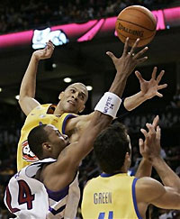 Toronto Raptors' Morris Peterson makes a shot under pressure from Maccabi Tel-Aviv's Anthony Parker (left) and Yaniv Green during the second half in Toronto Sunday, Oct. 16, 2005.