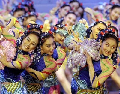 Chinese girls perform at the closing ceremony of the 10th National Games in Nanjing, East China's Jiangsu Province Sunday October 23, 2005. Jiangsu garnered 56 gold medals to top the tally for the first time in an event widely considered a rehearsal for the 2008 Olympic Games. [Xinhua]