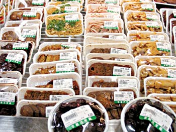Plastic food wrappers containing a dangerous material have been banned nationwide, quality-control authorities announced yesterday. 