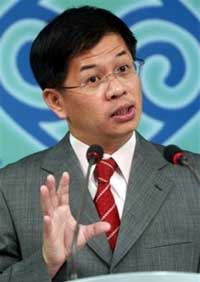 Taiwan's vice-chairman of the Mainland Affairs Council in charge of China affairs, David Huang explains the goverment's position on new charter flights with China, Friday, Nov. 4, 2005, in Taipei, Taiwan. Taiwan is considering expanding charter flights to rival China for the upcoming Lunar New Year holiday in the latest sign of improved commercial relations between the longtime rivals. (AP Photo/Chiang Ying-ying) Email Photo Print Photo