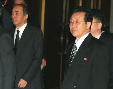 Japanese lead negotiator Kenichiro Sasae, left, and North Korean envoy, Kim Gye Gwan, right, walk into a meeting room at the opening session of the fifth round of six party talks in Beijing's Diaoyutai State Guesthouse Wednesday Nov. 9, 2005. 
