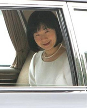 Thousands turn out as Japanese princess leaves for wedding