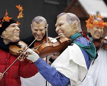 Demonstrators from the Environmental group Energy Action wearing masks depicting U.S. president George Bush fiddle outside the United Nations Climate Change Conference in Montreal December 5, 2005. The group depicted Bush as Emperor Nero fiddling while the planet burned. The group called on the U.S. to rejoin the Kyoto Protocol and said that the country's administration was out-of-touch with its citizens.[Reuters]