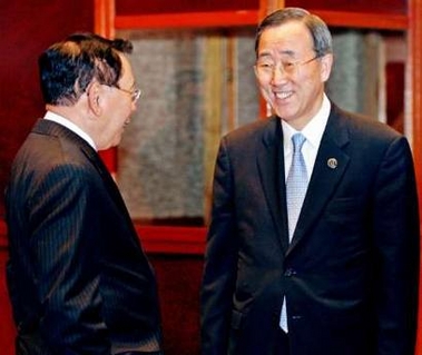 South Korea's Foreign Minister Ban Ki-moon (R) talks to his Philippines' counterpart Alberto Romulo before the start of the ASEAN + Korea foreign ministers meeting at Kuala Lumpur Convention Center, ahead of next week's 11th ASEAN Summit and the inaugural of the East Asia Summit, in Kuala Lumpur December 9, 2005. 
