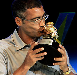 Romario kisses the trophy after receiving the award for the player who scored the most number of goals at the Brazilian championship, at the Joao Caetano theatre in Rio de Janeiro December 5, 2005. 