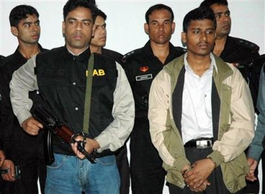 Bangladesh Special Security Force soldiers guard Ataur Rahman, front right, military commander of Jamatul-Mujahideen in Dhaka, Bangladesh, Wednesday, Dec. 14, 2005. 