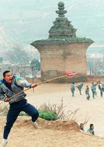 More than 20 pagodas at China's famous 1,500-year-old Shaolin Temple complex, birthplace of China's martial arts, have begun to tilt and crack after a burst water pipe damaged their foundations.