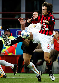 Inter close in on Juve with 4-0 win over Reggina