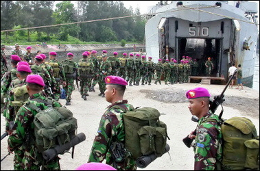 Indonesian soldiers queue up to board a ship prior to their departure from Aceh province.