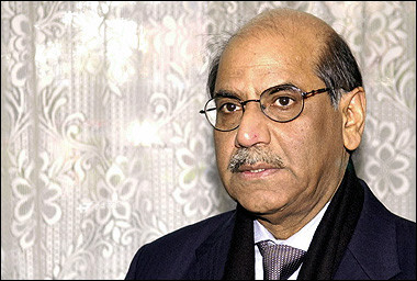 US officials met with Indian Foreign Secretary Shyam Saran, pictured 13 December 2005, to discuss democracy and security in South Asia, United Nations reform, trade and investment, a State Department spokesman said.(AFP/File
