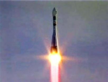 A video grab released by the European Space Agency (ESA) shows a Soyuz rocket carrying a Galileo satellite launching from the Baikonur cosmodrome in Kazakhstan December 28, 2005.