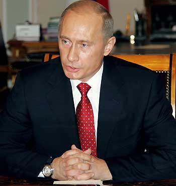 Russian President Vladimir Putin speaks during a meeting of the Security Council at the presidential residence in Novo-Ogaryovo near Moscow December 31, 2005. Putin on Saturday told gas monopoly Gazprom to supply Ukraine with gas at 2005 prices for the first three months of next year if Kiev signed a new contract for market prices from April.