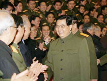Chinese President Hu Jintao(R) visits the Liberation Army Daily, the newspaper of the Chinese People's Liberation Army in Beijing Jan. 3, 2005. (Xinhua