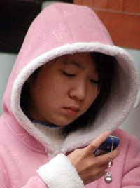 China's total number of telephone subscribers is expected to top 820 million this year, the Ministry of Information Industry has predicted.