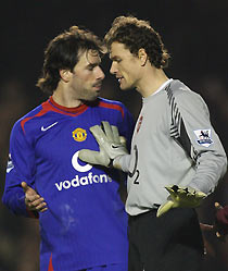 Arsenal's goalkeeper Jens Lehmann (R) exchanges words with Manchester United's Ruud Van Nistelrooy during their English Premier League soccer match at Highbury in London January 3 2006. 