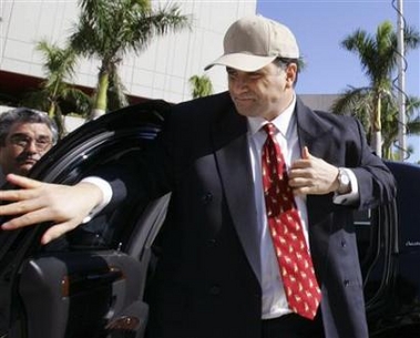 Former Washington lobbyist Jack Abramoff arrives at the Miami Courthouse in Miami, January 4, 2006. 