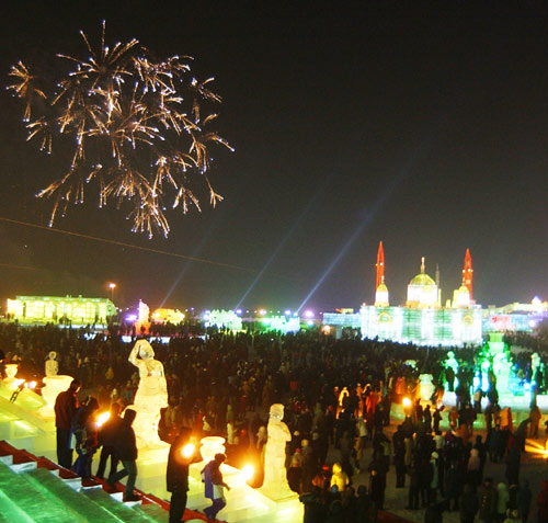 Fireworks light up the sky as the 22nd Harbin International Ice and Snow Festival opens in Harbin, Northeast China's Heilongjiang Province Thursday January 5, 2006. A host of miniatures of Russian landmarks will be on display during the annual event themed "China-Russia Friendship." [newsphoto]