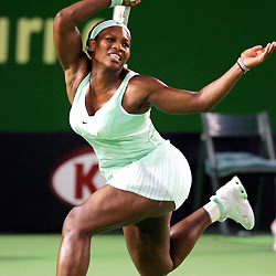 Serena Williams of the U.S. hits a return against China's Li Na during their match at the Australian Open tennis tournament in Melbourne January 16, 2006.