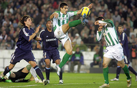 Real Betis's Juanito (2nd R) jumps for the ball next to Real Madrid's Sergio Ramos (L) and Julio Baptista (2nd L) during their Spanish King's Cup quarter-final first leg soccer match at the Manuel Ruiz de Lopera stadium in Seville January 18, 2006. [Reuters]