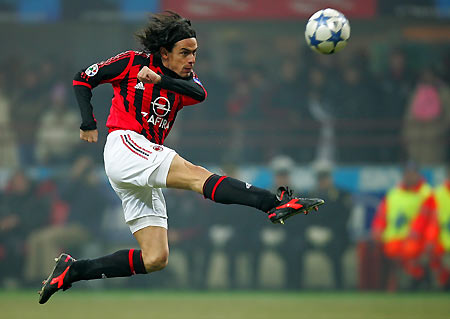 AC Milan's Filippo Inzaghi takes a shot during the Italian Serie A soccer match against Ascoli at the San Siro stadium in Milan January 18, 2006. [Reuters]