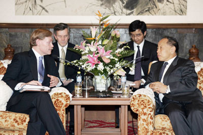 U.S. Deputy Secretary of State Robert Zoellick (L) sits with Foreign Minister of China Li Zhaoxing during talks at the Diaoyutai State Guest House in Beijing, January 24, 2006. The nuclear stand-offs with Iran and North Korea were high on the agenda as Zoellick began talks on Tuesday with senior Chinese officials in Beijing.