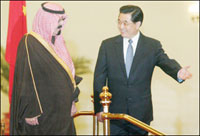 Saudi King Abdullah (L) is greeted by Chinese President Hu Jintao during a ceremony at the Great Hall of the People in Beijing. China and Saudi Arabia signed an energy cooperation agreement during a landmark visit by Saudi King Abdullah that both sides said would usher in an era of closer economic ties.(AFP