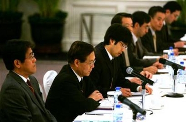 Japanese delegates attend the third day meeting with North Korea in Beijing February 6, 2006. 