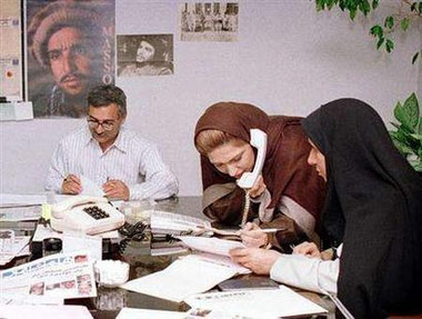 Journalists at Iran's top-selling newspaper Hamshahri work at their desks in their offices in Tehran in a 2003 file photo. Iran's best-selling newspaper has launched a competition to find the best cartoon about the Holocaust in retaliation for the publication in many European countries of caricatures of the Prophet Mohammad. [Reuters]