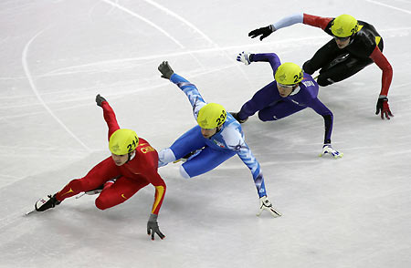 Li Haonan from China skates in front of Nicola Rodigari from Italy, Lee Ho-Suk from South Korea and Pieter Gysel (L-R) from Belgium in the men's 500 metres short track speed skating heat at the Torino 2006 Winter Olympic Games in Turin, Italy February 22, 2006. [Reuters]
