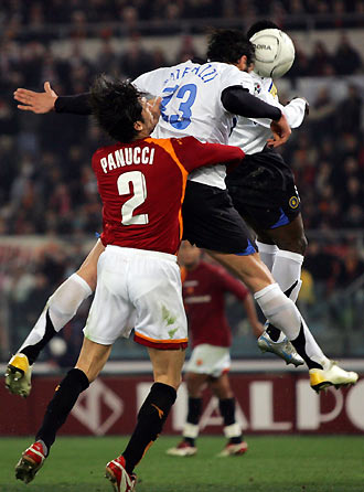 Inter Milan's Marco Materazzi (C) scores against AS Roma during their Italian Serie A soccer match at the Olympic Stadium in Rome March 5, 2006. At left is AS Roma's Christian Panucci. [Reuters]