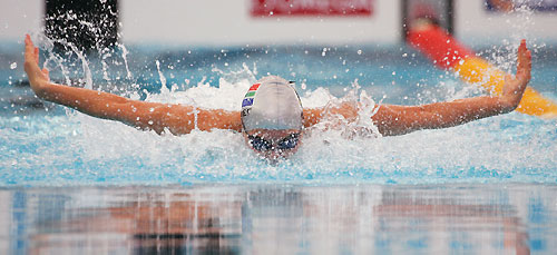 England's Terri Dunning competes in the women's 200m butterfly swimming heats at the Commonwealth Games in Melbourne March 16, 2006. [Reuters]
