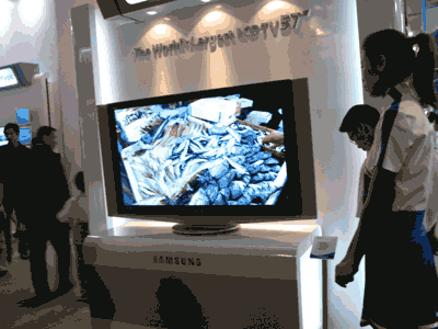 Samsung's world-largest plasma TV debuts