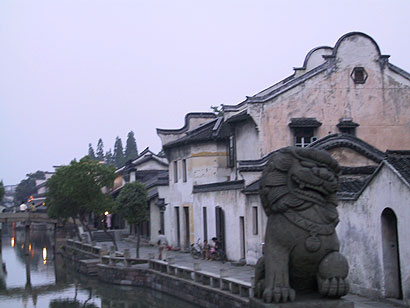 Wuzhen: Historic town welcomes tourists