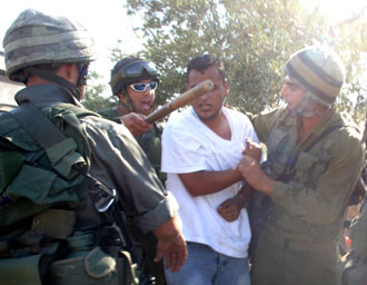 Israeli soldiers arrest Palestinian men