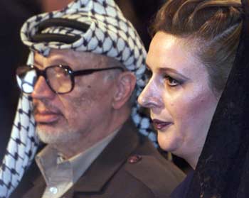 Arafat, his wife Suha attend Midnight Mass at Bethlehem's Saint Catherine Church